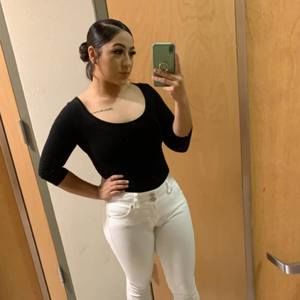 Meet your Posher, Leticia